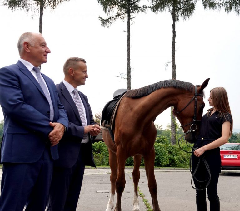 Nawojowa: konie w prezencie dla… uczniów!