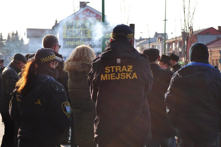 Odwróć się od smogu i naucz się palić! Poradnik, jak nie zabijać sąsiadów