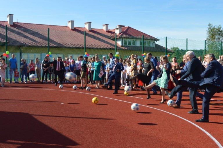 Koniuszowa: święto szkoły pod hasłem sportu. Nowe boisko otwarte
