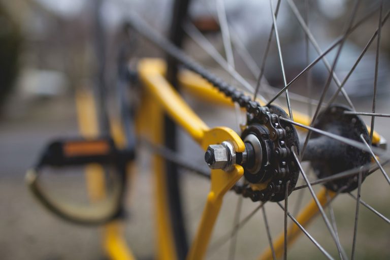 Łyczana: zderzenie motoroweru z rowerem. Nastolatek odpowie przed sądem
