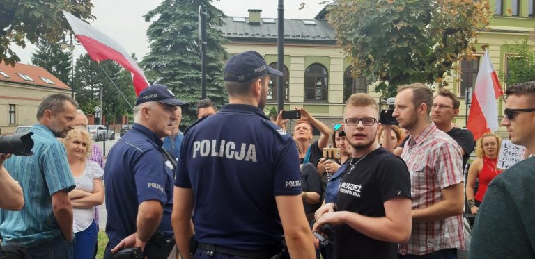 Nowy Sącz: będą dwa marsze i pikieta. Młodzież Wszechpolska w kontrze do Marszu Równości