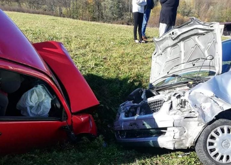 Posadowa Mogilska: zderzenie dwóch osobówek. W akcji trzy karetki pogotowia ratunkowego