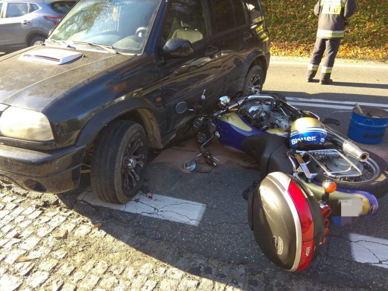 Kolejna kolizja motocykla z osobówką. Tym razem w Obłazach Ryterskich
