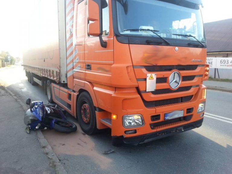 Nowy Sącz, ul. Węgierska: kolizja osobówki, ciężarówki i motocykla