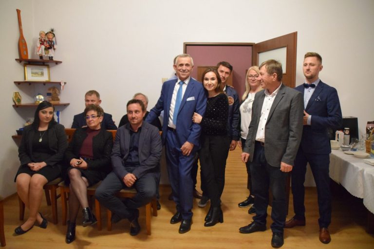 Wynik PiS lepszy niż w prognozach late poll. Krajowy – 44,4 %. Na Sądecczyźnie więcej!