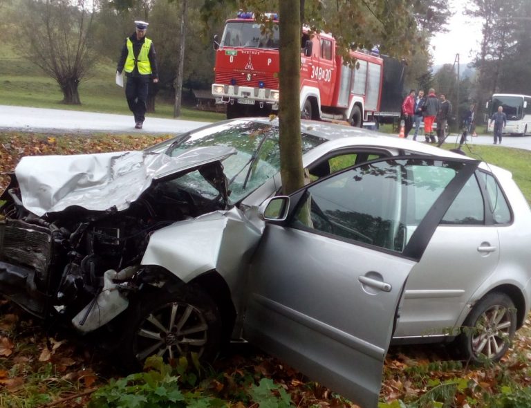 Lipnica Wielka: zderzenie osobówki z samochodem ciężarowym. Kierowcy poszkodowani