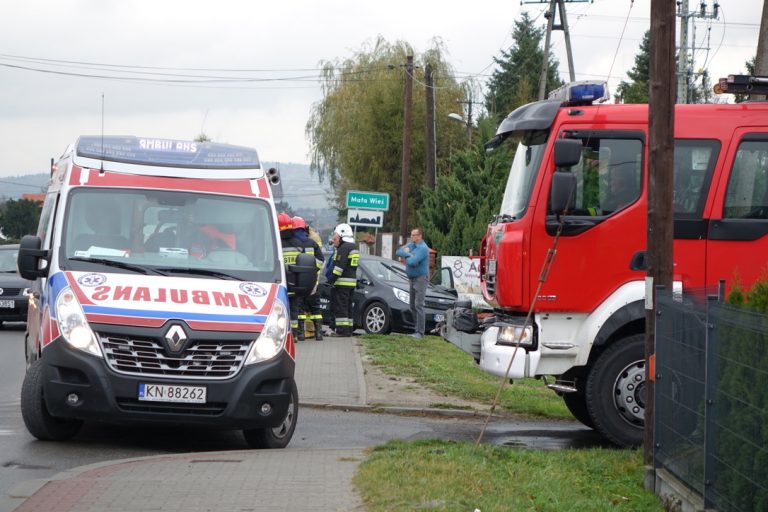 Z ostaniej chwili: zderzenie samochodu osobowego z ciężarówką w Świniarsku