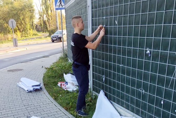 Druhowie z Podrzecza posprzątali po politykach. Efekt akcji odczują na własnej skórze bezdomne zwierzaki