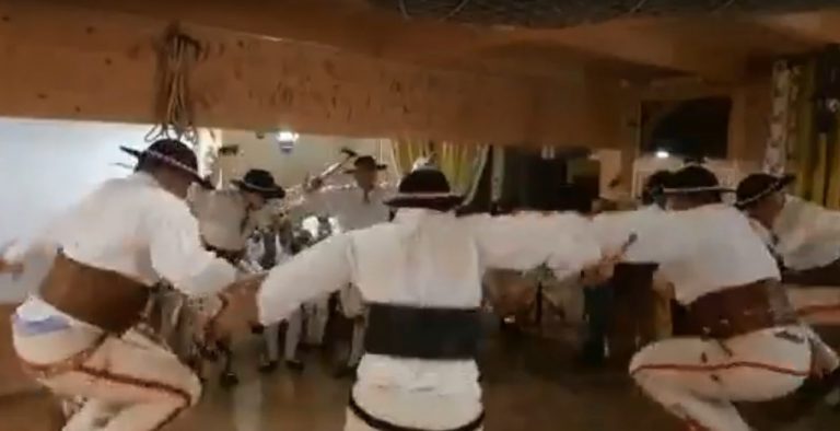 Ratownicy Grupy Podhalańskiej GOPR uczcili swój jubileusz tańcem zbójnickim [film]
