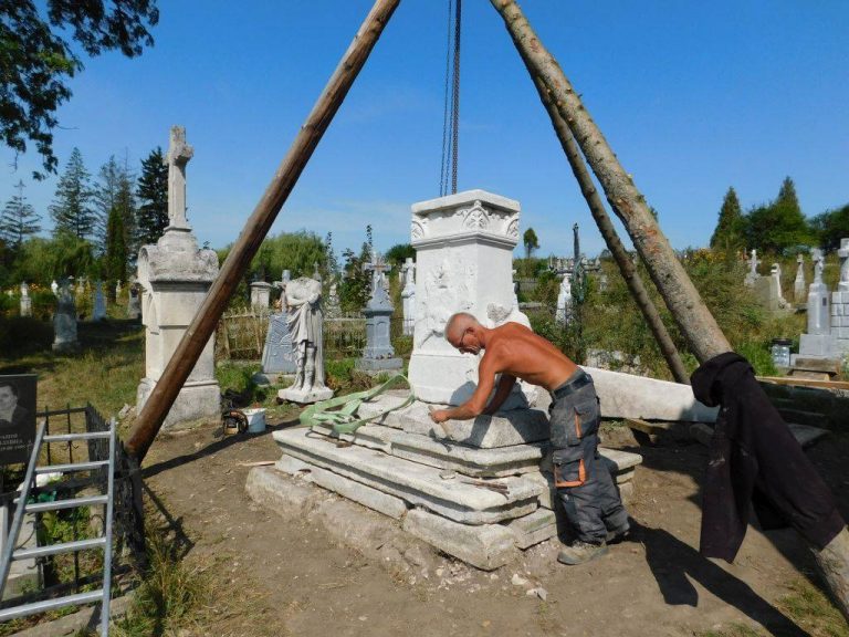 Nekropolie bez znaków znikają ze świadomości