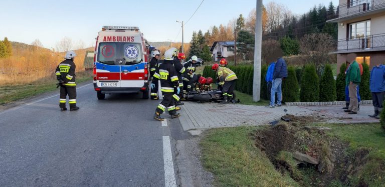 Królowa Polska: zderzenie osobówki z motocyklem. Poszkodowany kierowca jednośladu