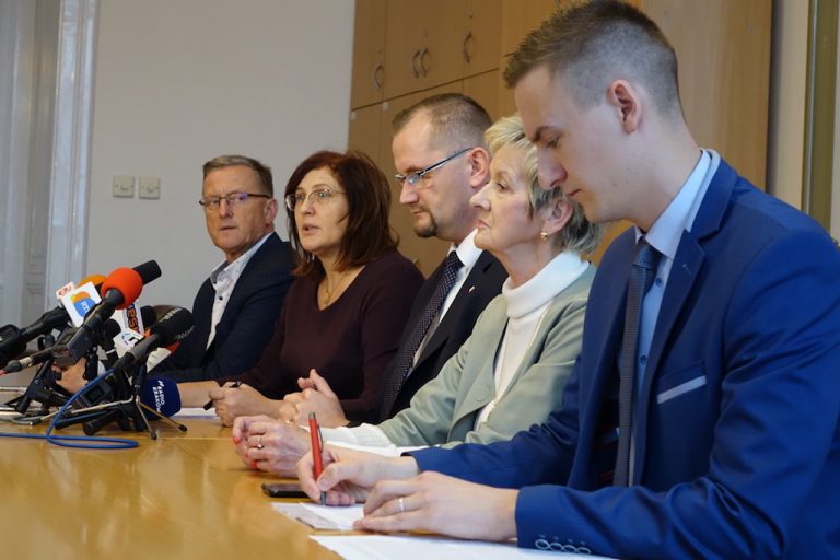 Radni PiS chcą, żeby prezydent przestał nagrywać filmy. Domagają się też miejsca na urzędowej stronie internetowej