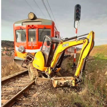 Krynica-Zdrój. Pociąg uderzył w koparkę! „Operator wyskoczył”