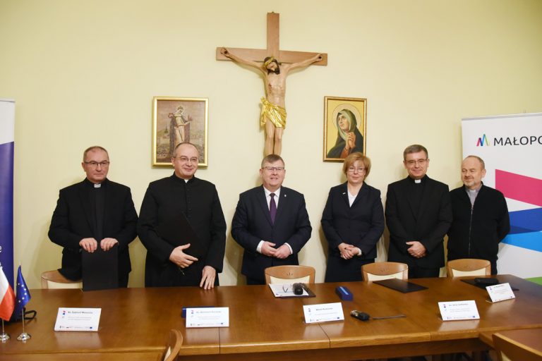 Wypięknieją kościoły w Nowym Sączu, Wielogłowach i w Ropie. Województwo daje na ten cel 7 milionów