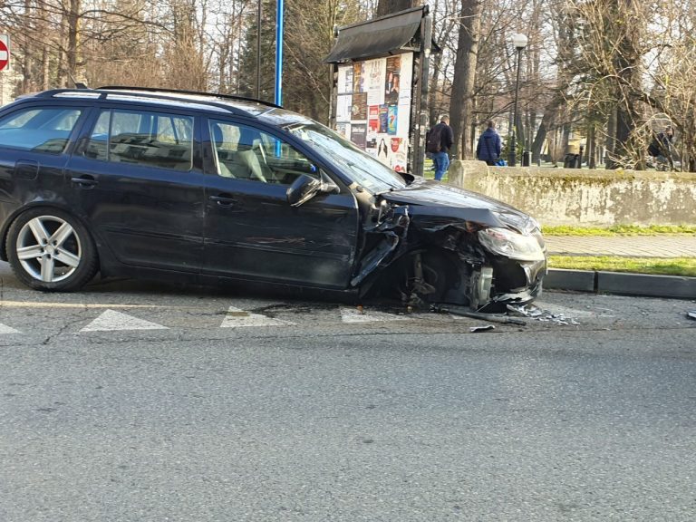 Z ostatniej chwili: Wypadek autobusu MPK z samochodem osobowym w Nowym Sączu