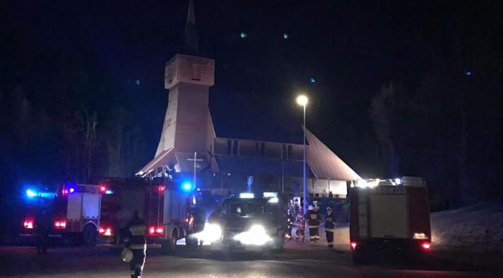 Nowa Wieś: pięć zastępów strażackich pędziło do ,,zadymionego” kościoła