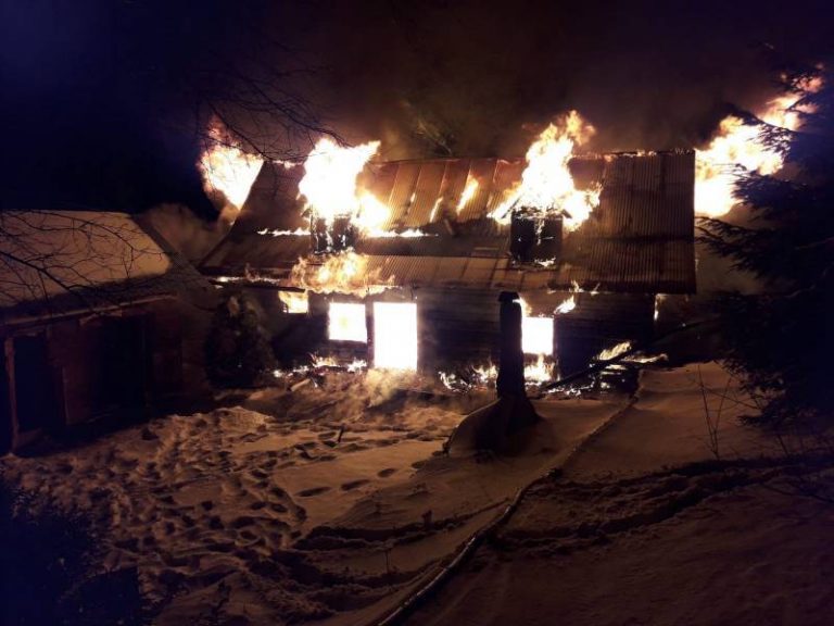 Piwniczna-Zdrój: ogień doszczętnie strawił domek letniskowy