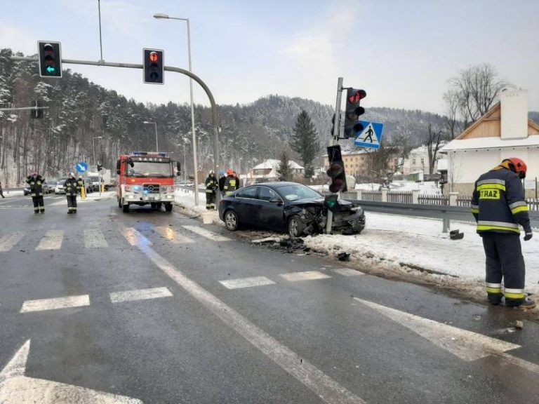 Muszyna: zderzenie dwóch osobówek, jedna osoba trafiła do szpitala