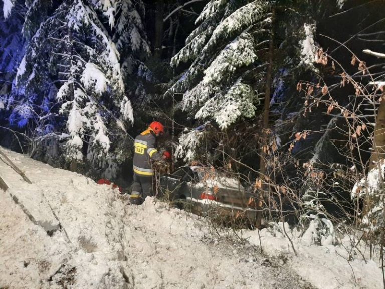 Berest: samochód wypadł z drogi i zatrzymał się na skarpie