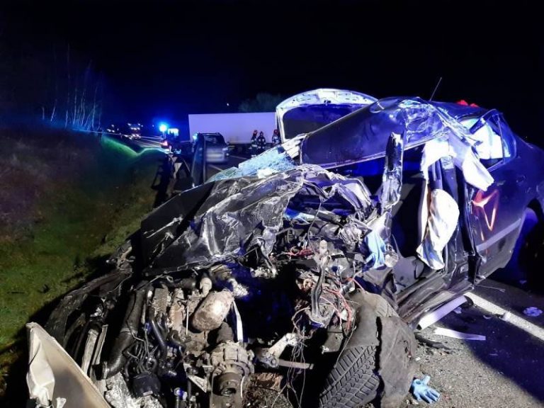 [AKTUALIZACJA] Wypadek na DK 75. Młody ksiądz zginął na miejscu