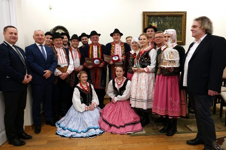 Płyty z lachowską muzyką pod choinkę dla Brzeźnioków, Przyszowian i Grupy Śpiewaczej z Przyszowej