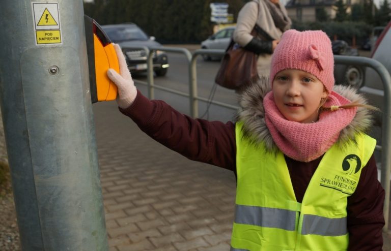 Na przejściu dla pieszych w Świniarsku powstała ,,wzbudzana” sygnalizacja