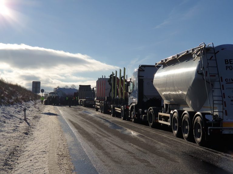 Uwaga! Blokada drogi na Słowacji trwa nadal