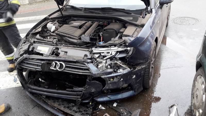 rozbite auto na ul. Paderewskiego
