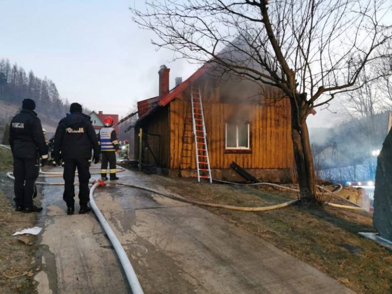 Barnowiec: budynek starej szkoły zajął się ogniem