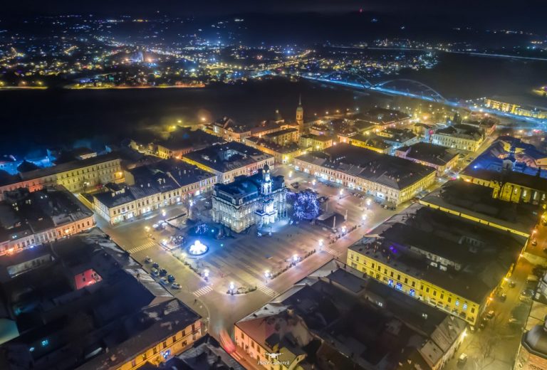 Ubywa sądeczan, ale przybywa w mieście studentów. Przybywa firm, ale zarabiamy mniej niż tarnowianie i krakowianie