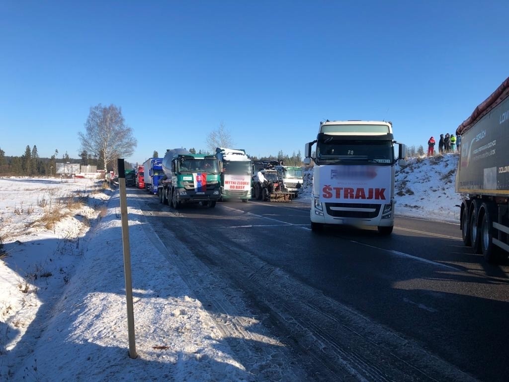 Ciężarówki blokują drogę na Słowacji