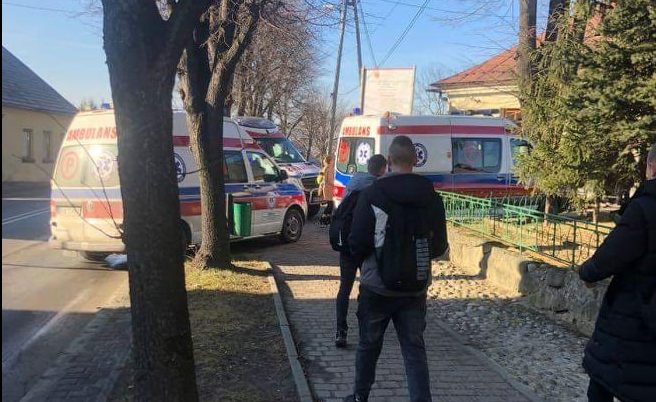 Stary Sącz: ewakuacja 95. uczniów i 7. pedagogów. W akcji strażacy, ratownicy medyczni i policjanci