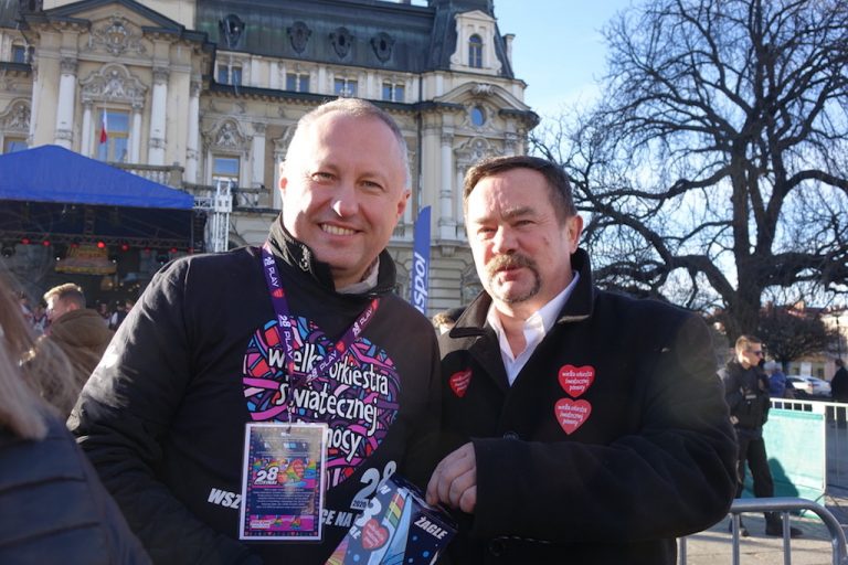 Nowy Sącz: nadal trwają licytacje na Allegro dla WOŚP, a na nich koszulka Lewego i reklama w naszej gazecie