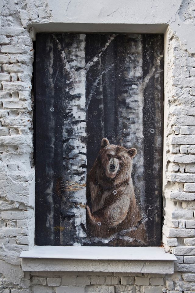galeria na Wąskiej w Nowym Sączu, mural z niedźwiedziem