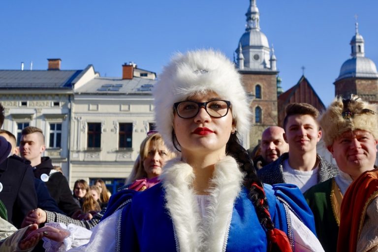 Zostało tylko 100 dni! Młodzi sądeczanie zatańczyli poloneza! [ZDJĘCIA, FILM]