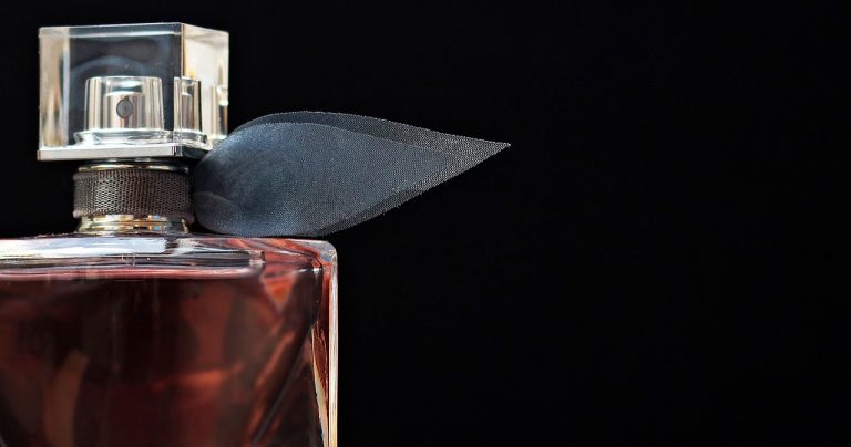 Kradli perfumy w sądeckich drogeriach. Grozi im pięć lat odsiadki