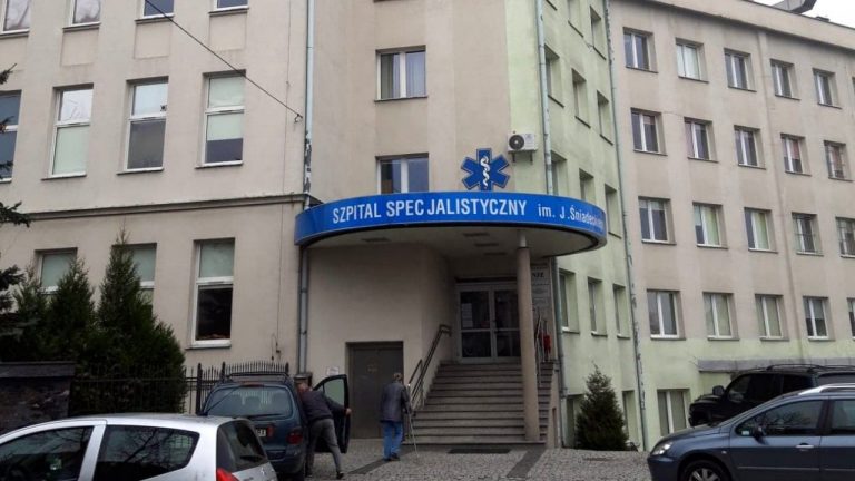 Rzeczniczka sądeckiego szpitala: trzech pacjentów z koronawirusem pod respiratorami