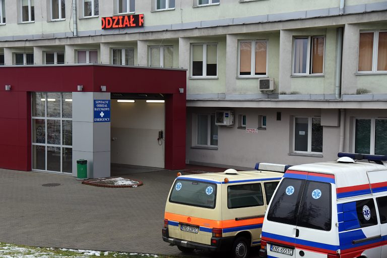 Sądecki szpital odwołuje zabiegi i zamyka poradnie. Na czas epidemii będzie wyłącznie ratował życie