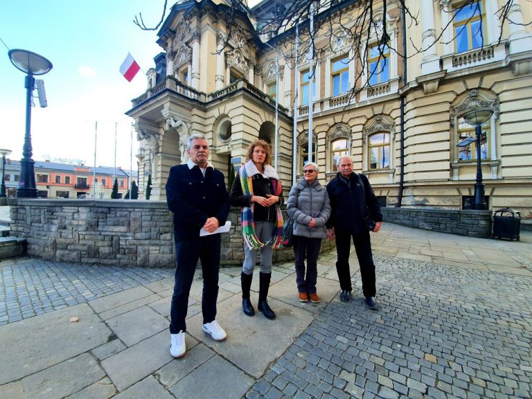 W Nowym Sączu będzie debata na temat kontrowersyjnej Samorządowej Karty Rodziny