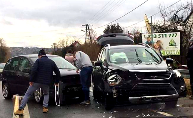 Z ostatniej chwili: Wypadek dwóch osobówek w Chełmcu. W samochodzie roczne dziecko