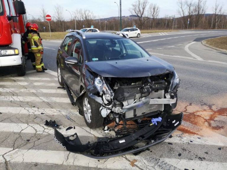 Nowy Sącz: znów stłuczka na tak zwanym ,,dzikim rondzie”