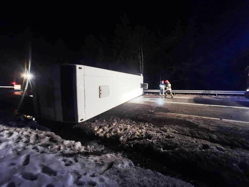 wypadek Krynica, przewrócony autobus