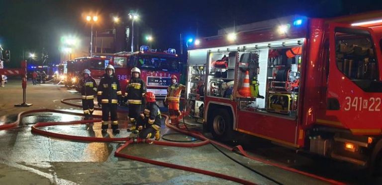 Nowy Sącz, ul. Jagodowa: działania 56 strażaków trwały 3 godziny