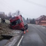 Mochnaczka; ciężarówka w rowie