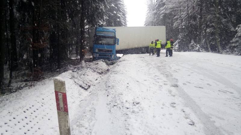 Mochnaczka, zima, trudne warunki drogowe