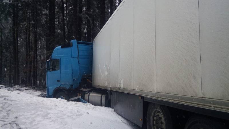 Mochnaczka, zima, trudne warunki drogowe