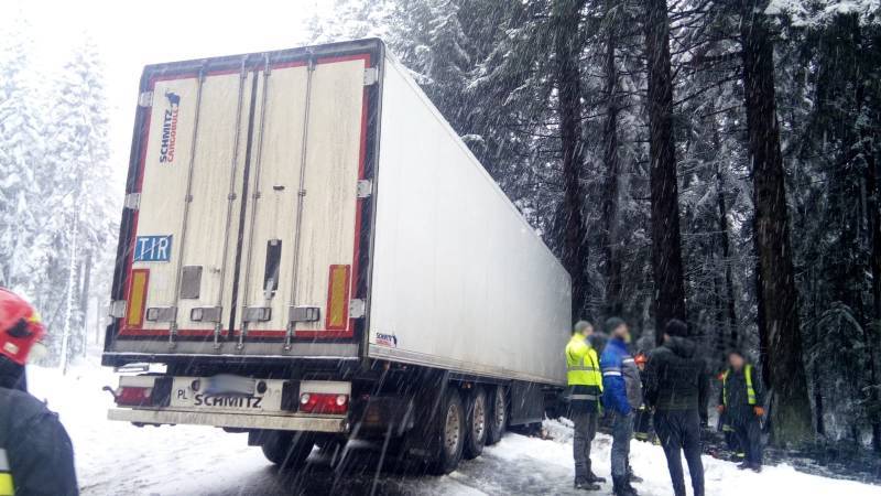 Mochnaczka, zima, trudne warunki drogowe