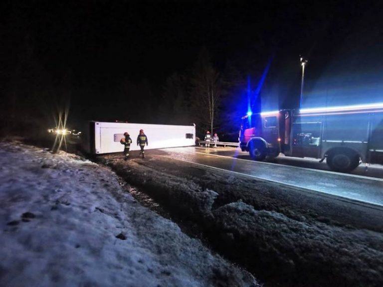UWAGA! na drogach Sądecczyzny ślisko i niebezpiecznie [ZDJĘCIA]