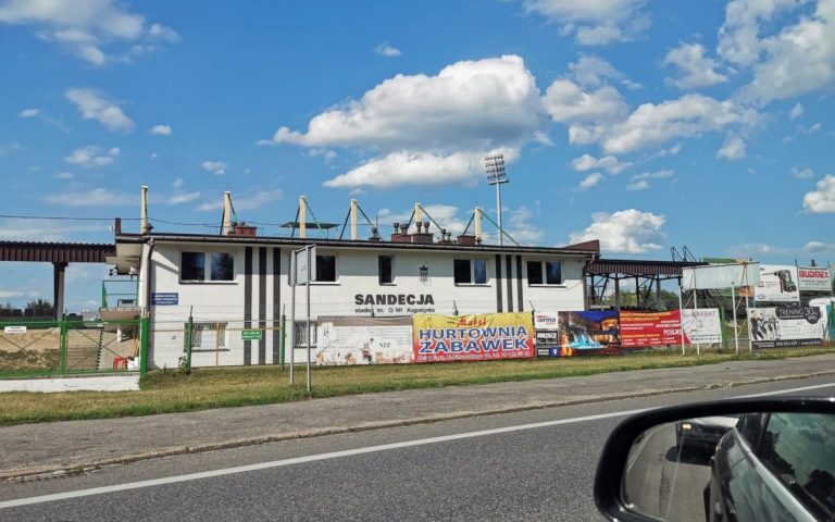 Kibice Sandecji mają dość konfliktu na linii prezydent – radni i traktowania klubu jako karty przetargowej