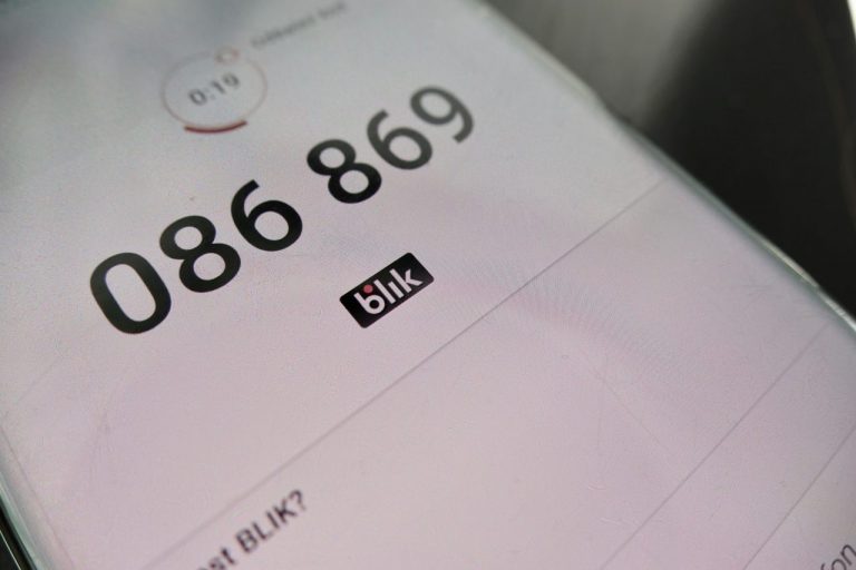 Sądecczyzna: metodą „na BLIK-a” wyłudzono od kobiety 800 złotych!
